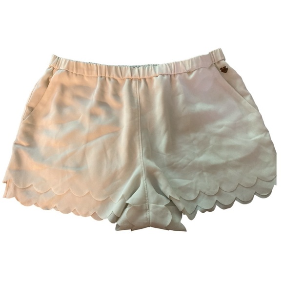 Kendall & Kylie shorts, medium, off-white, elastic waist, scalloped hem. Coastal - Picture 1 of 6